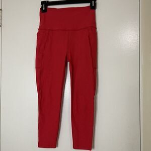 Beyond Yoga red cropped high rise leggings size medium